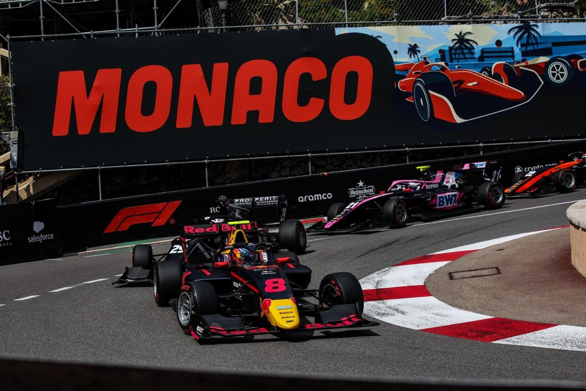 7 hónap után kirakta pilótáját a Red Bull, hiába volt vele mindenki elégedett Helmut Markón kívül
